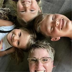 Meet your Posher, Leslie